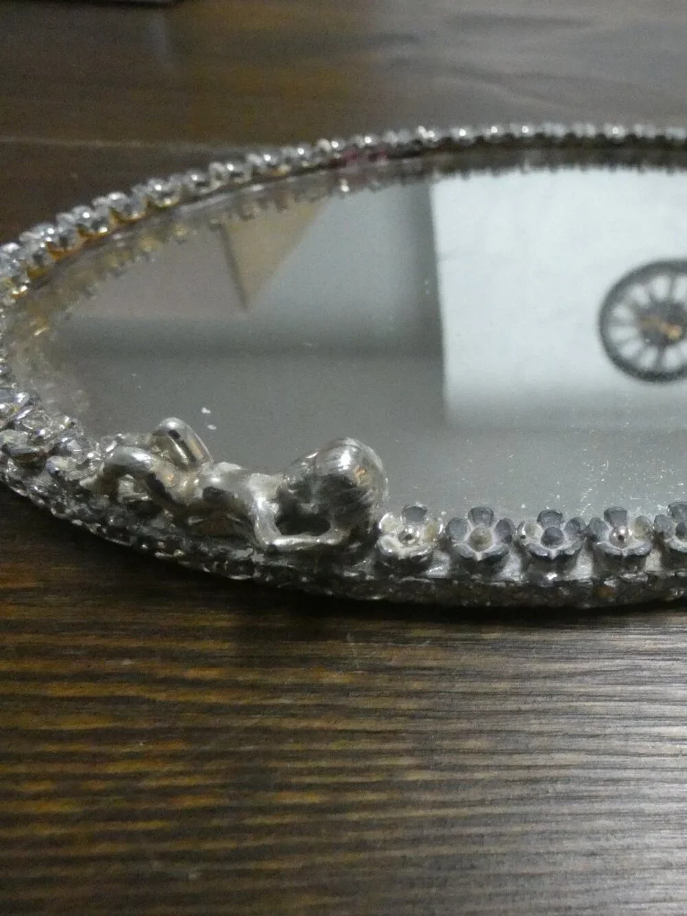 VTG Sam Fink Silver Colored Oval Ornate Mirror Cherubs Resting Filigree Tray 7.5
